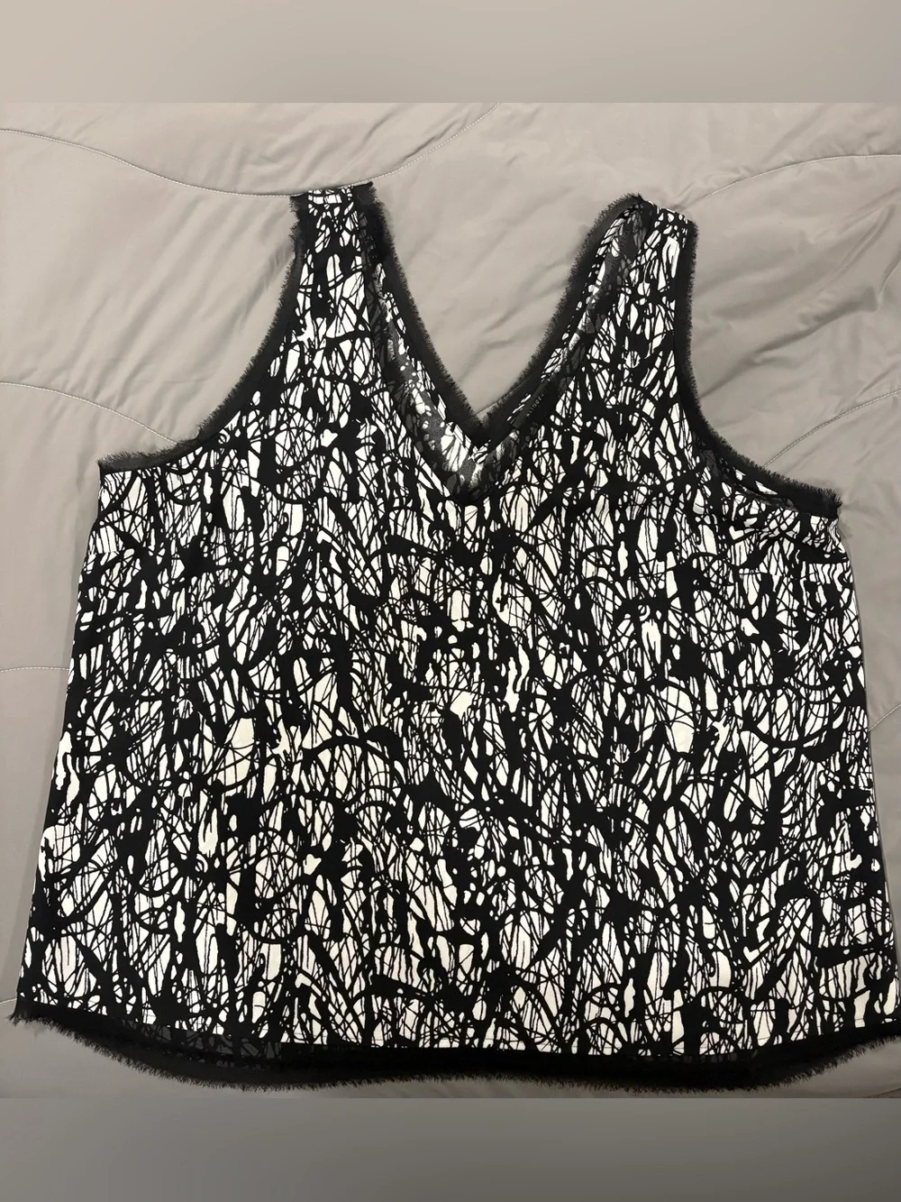 Halogen Black & White Abstract Print V-Neck Tank Top Women’s XL - Picture 1 of 6